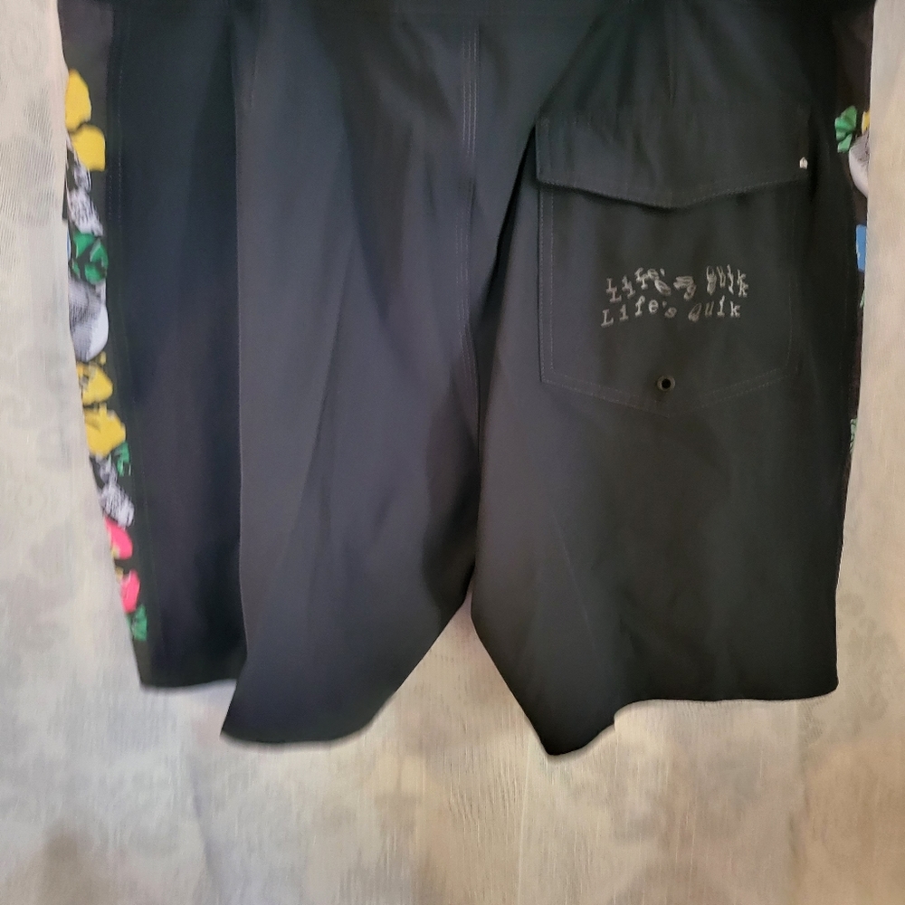 Quicksilver Men's Highline Skull Chain 18 Boardshort  Swim Trunk Size 40 - Picture 10 of 13